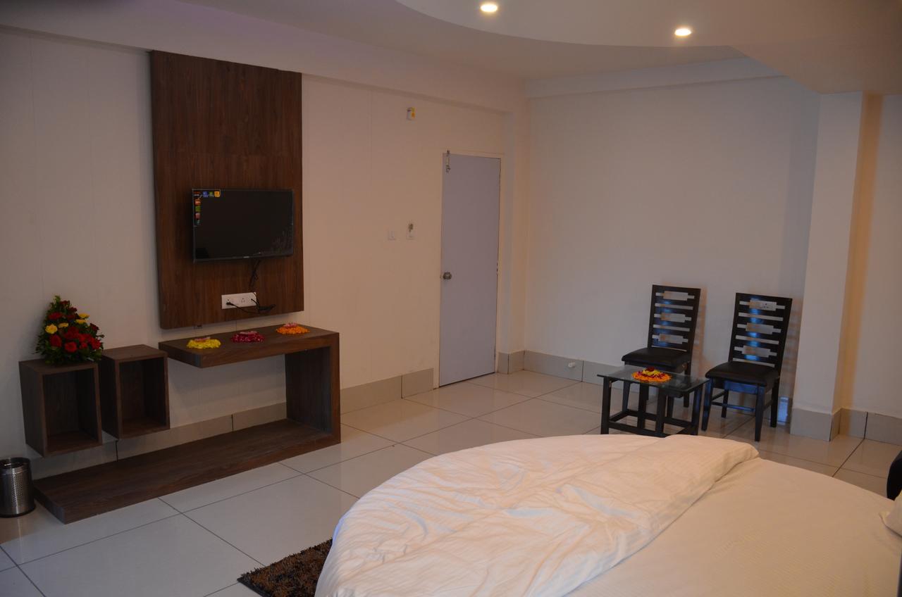 Apple Residency Hotel Pātan Buitenkant foto