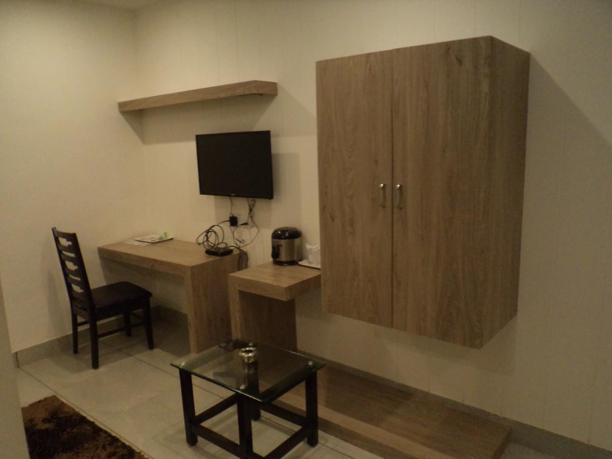 Apple Residency Hotel Pātan Buitenkant foto
