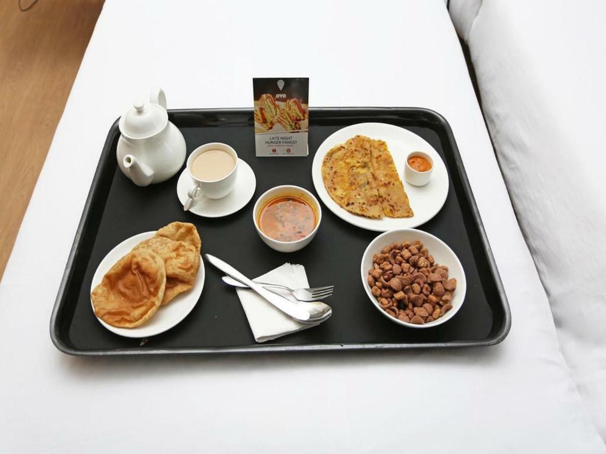 Apple Residency Hotel Pātan Buitenkant foto