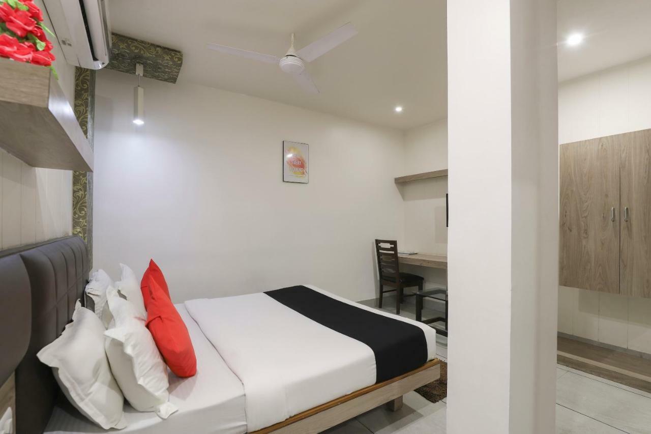 Apple Residency Hotel Pātan Buitenkant foto